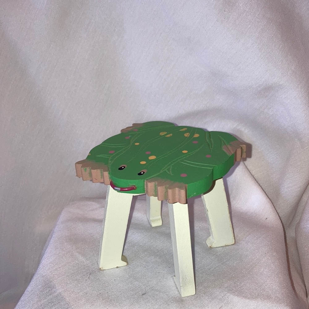 Cute Wooden Frog Mini Table